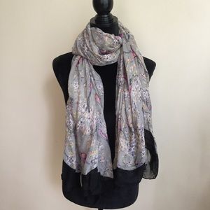 Lightweight Patterned Scarf